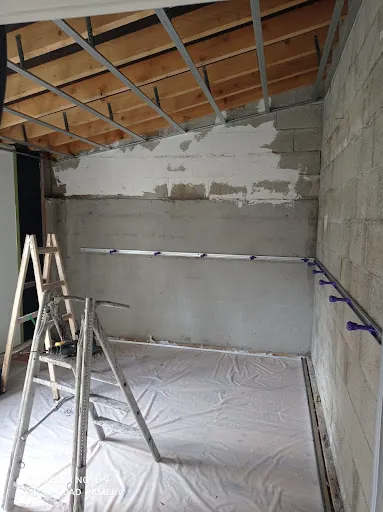 Active rénovation travaux rénovation extérieur et intérieur isolation pose placo bande joint peinture carrelage sol façade à Mably