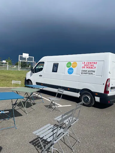 Centre social à Mably