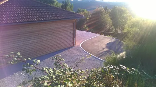 Daniel Moquet signe vos allées - Ent. Timstit à Mably