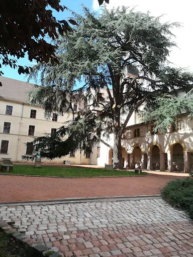 Lycée Jean Puy à Mably