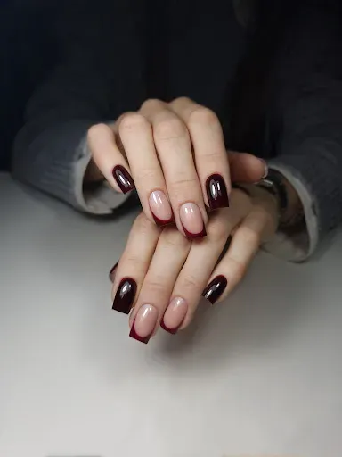 Pink Nails à Mably